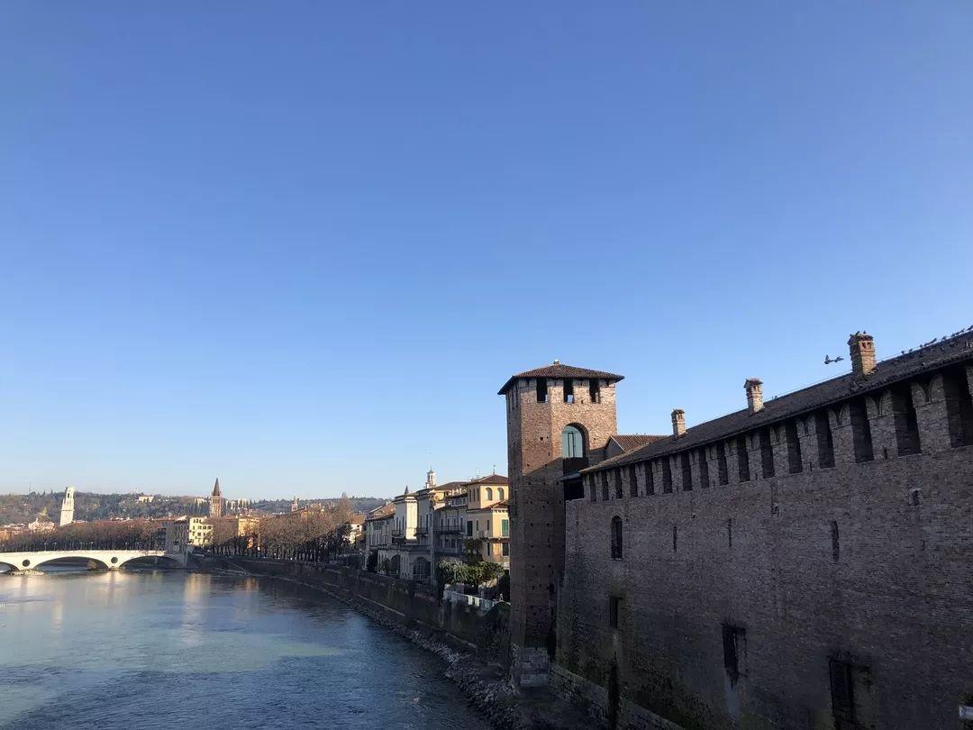 5a68428baf764f231ec16f70b89d3828.jpg 555.jpg